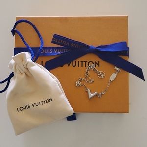 Louis Vuitton essential v bracelet